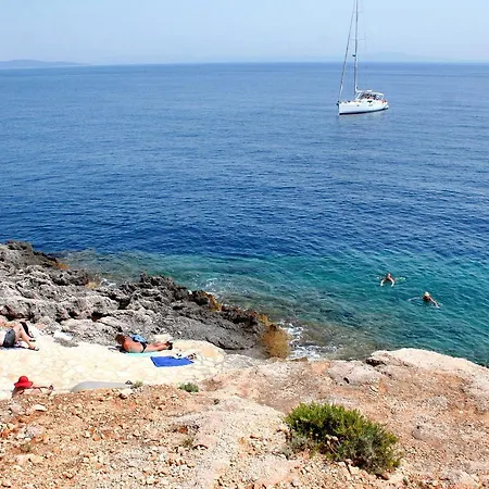 Sveta Nedilja 13176a * Hvar Town